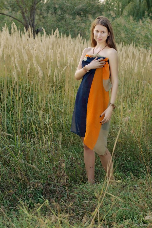 Нелли, 19 лет, 1 размер груди